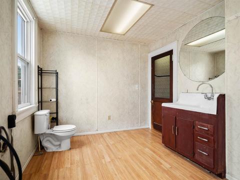526 N Wayne St, Warren, IN 46792 photo 22
