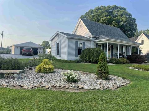 917 W Oak St, Mitchell, IN 47446 photo 2