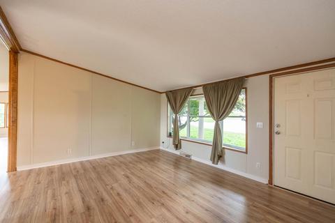 588 E Miller Rd, Bloomfield, IN 47424 photo 4