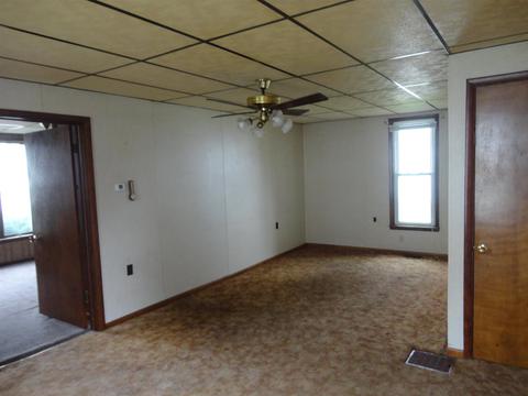 104 S Gonser, Ashley, IN 46705 photo 10