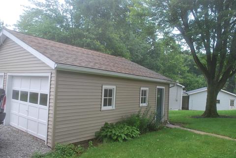 323 E 3rd St, Warren, IN 46792 photo 4