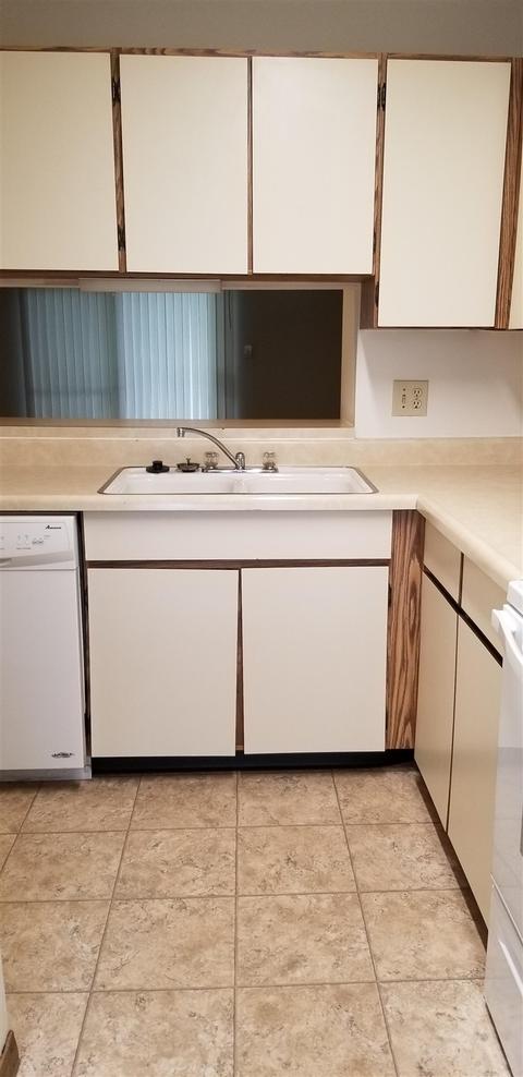 592 E Graham Pl, Bloomington, IN 47401 photo 2