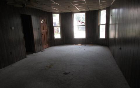 235 W Cedar St, Sumner, IL 62466 photo 4