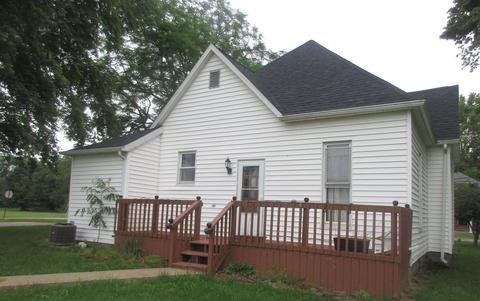 235 W Cedar St, Sumner, IL 62466 photo 3