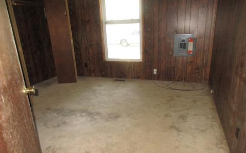 235 W Cedar St, Sumner, IL 62466 photo 5