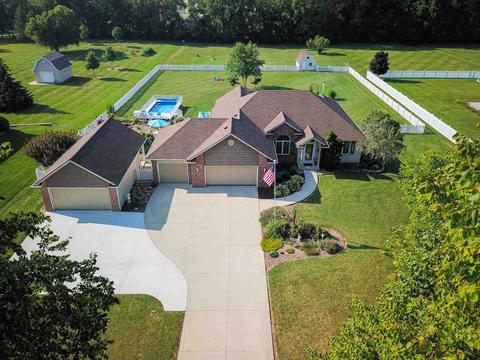 3536 Franklin Dr, Auburn, IN 46706 photo 3