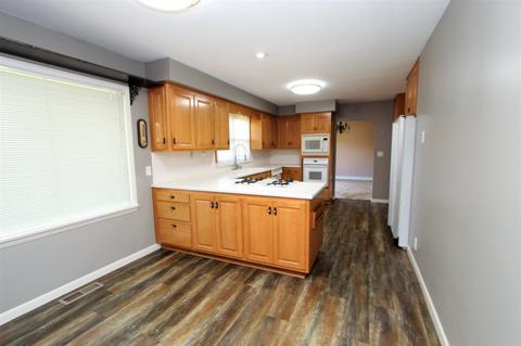 210 E Clark St, Flora, IN 46929 photo 2