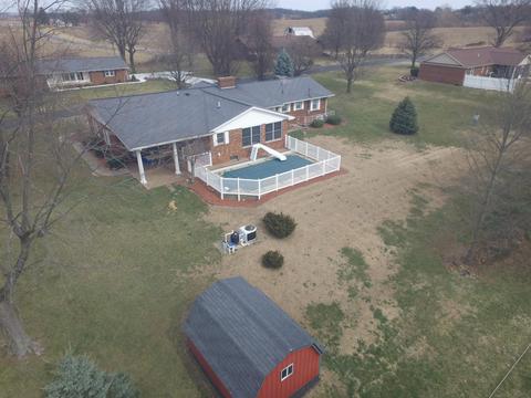 69 E Todd Dr, Washington, IN 47501 photo 4
