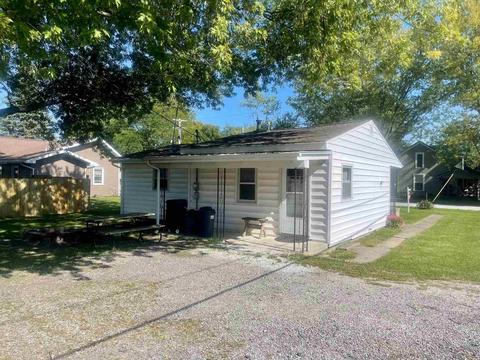 817 N Nancy St, Warren, IN 46792 photo 2