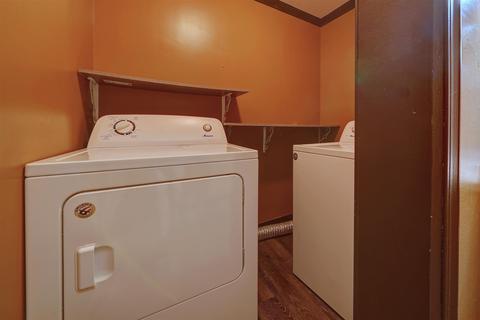 315 E Walnut St, Waterloo, IN 46793 photo 18