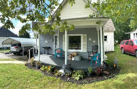 744 S Section St, Dugger, IN 47848 photo 1