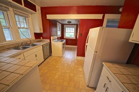 516 E University St, Bloomington, IN 47401 photo 6