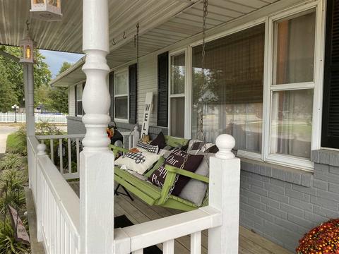 224 W Warren St, Mitchell, IN 47446 photo 2