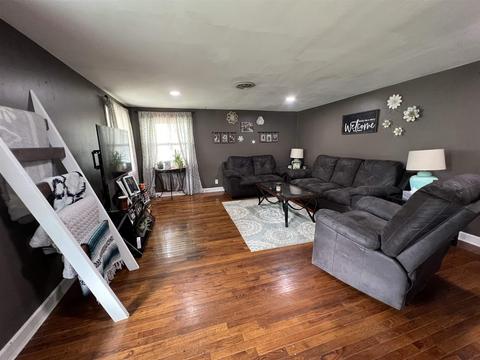 306 E South St, Centerville, IN 47330 photo 2