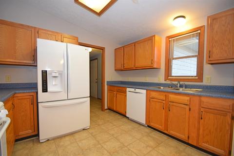 1377 Maple Ln, Nappanee, IN 46550 photo 3