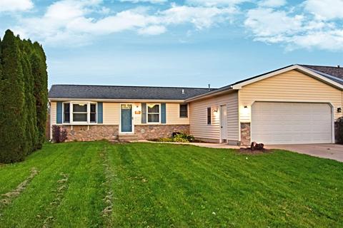 1377 Maple Ln, Nappanee, IN 46550 photo 1