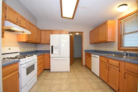 1377 Maple Ln, Nappanee, IN 46550 photo 2