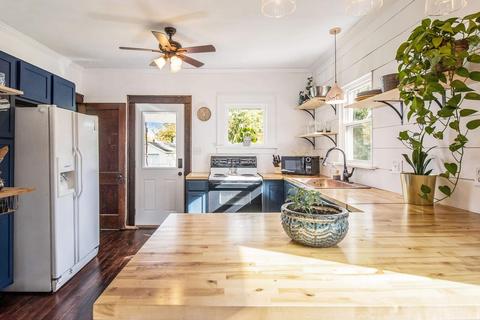 206 E Wabash Ave, Wakarusa, IN 46573 photo 7