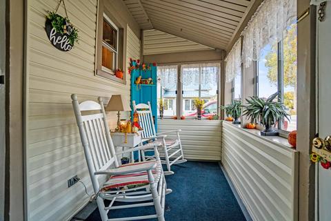 215 W Logan St, Markle, IN 46770 photo 4