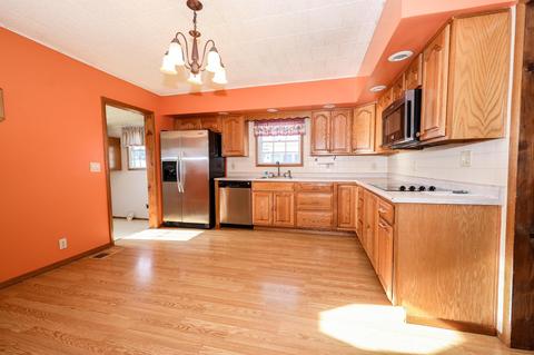 813 E 9th St, Auburn, IN 46706 photo 6