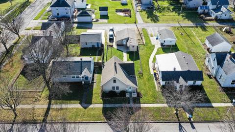 813 E 9th St, Auburn, IN 46706 photo 1