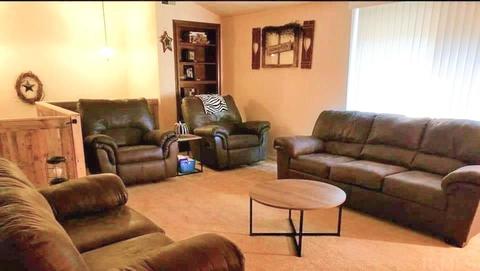 528 Circle Dr, Fairmount, IN 46928 photo 2