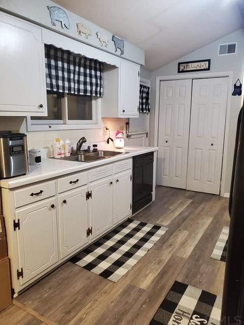528 Circle Dr, Fairmount, IN 46928 photo 4