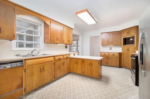 308 Broad Ave, Nappanee, IN 46550 photo 10