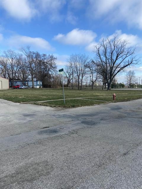 123 Frank St, Mitchell, IN 47446 photo 2