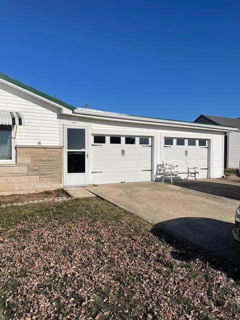 406 E Chestnut St, Chalmers, IN 47929 photo 2