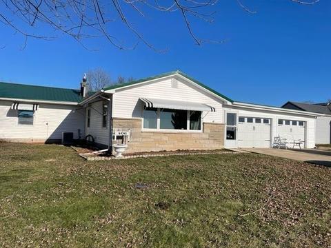406 E Chestnut St, Chalmers, IN 47929 photo 1