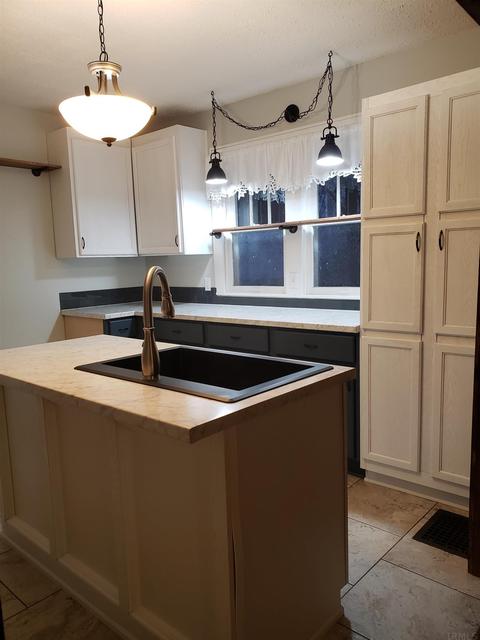 708 E Keyser St, Garrett, IN 46738 photo 4