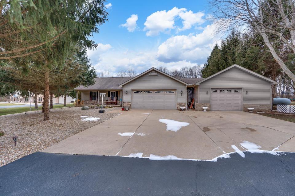1370 N Deer Meadows Rd, Delphi, IN 46923 30 Photos MLS 202201970