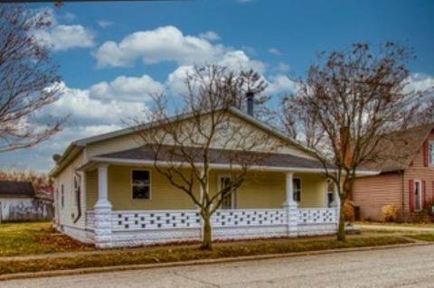 213 E Walnut St, Akron, IN 46910 photo 2