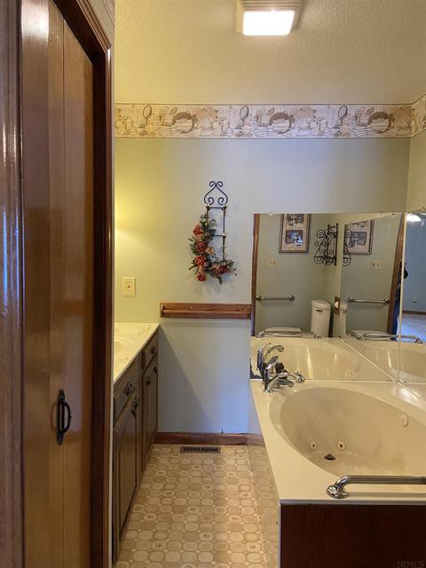 265 E Spring St, Peru, IN 46970 photo 11