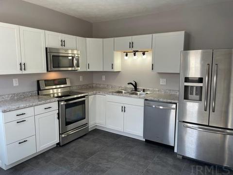 525 E 3rd St, Peru, IN 46970 photo 2