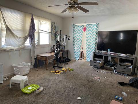 709 Gilbert Dr, Mitchell, IN 47446 photo 4