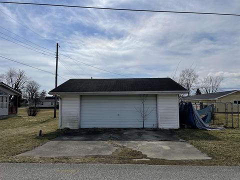 709 Gilbert Dr, Mitchell, IN 47446 photo 2