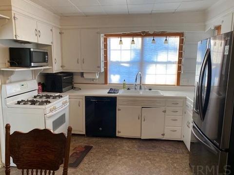 818 E Walnut St, Marion, IN 46952 photo 8