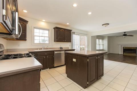 10770 Pine Cone Ct, Granger, IN 46530 photo 9