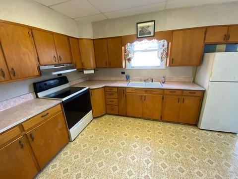 521 E Spring St, Lagrange, IN 46761 photo 2
