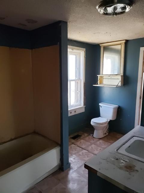 508 E Main St, Butler, IN 46721 photo 4