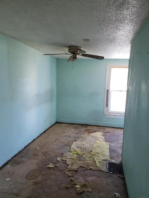 508 E Main St, Butler, IN 46721 photo 6
