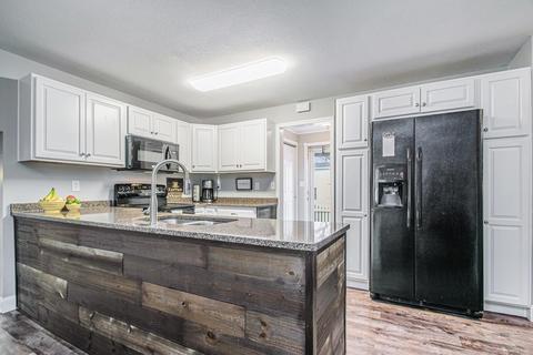 5901 E Pickwick Rd, Syracuse, IN 46567 photo 18