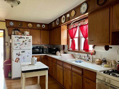 1104 Maple St, Mitchell, IN 47446 photo 3