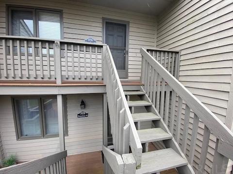 1956 E Waters Edge Dr, Bloomington, IN 47401 photo 2