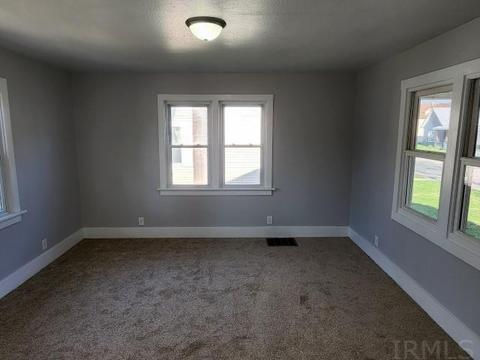 507 E Walnut St, Nappanee, IN 46550 photo 7