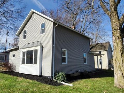 507 E Walnut St, Nappanee, IN 46550 photo 2
