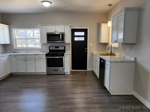 507 E Walnut St, Nappanee, IN 46550 photo 9