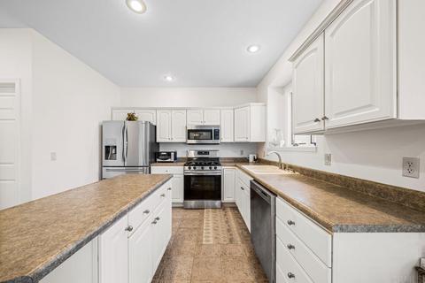 51793 Sagecrest Dr, Granger, IN 46530 photo 9